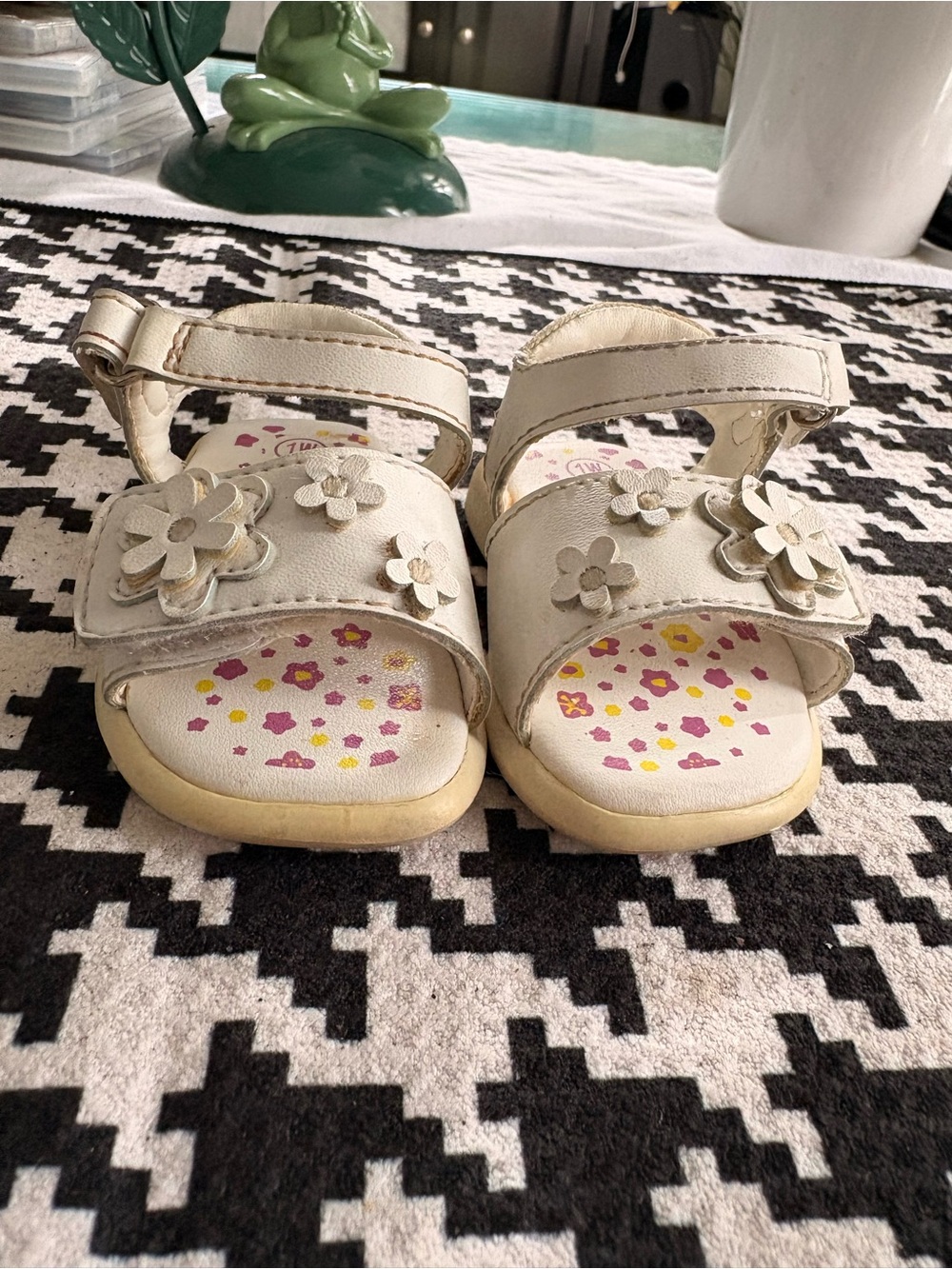 Vintage Teeny Toes Baby Girl White Flower Strap teeny toes 0-3Months